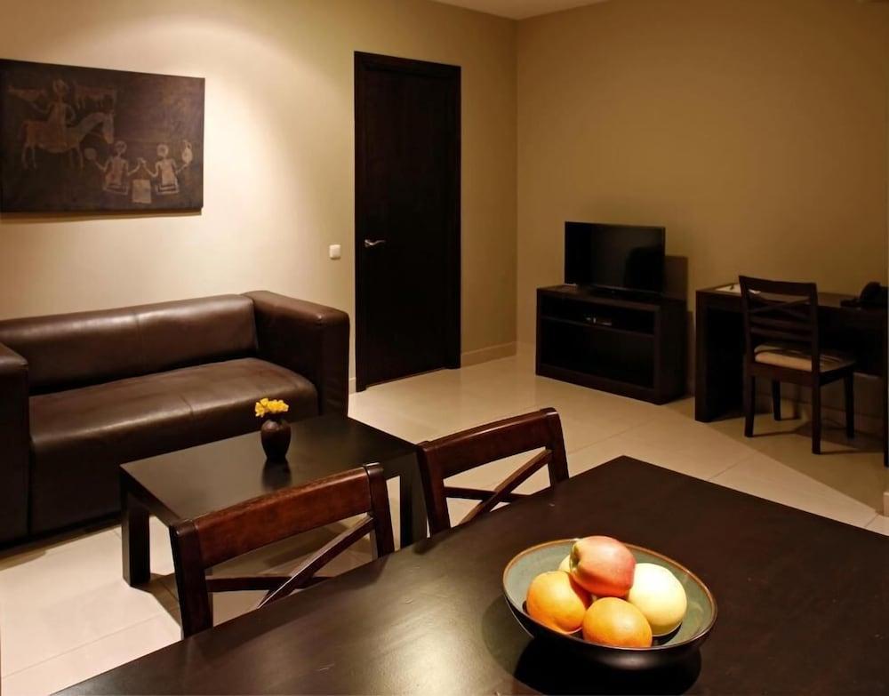 Hotel Meg Yerevan Exterior photo