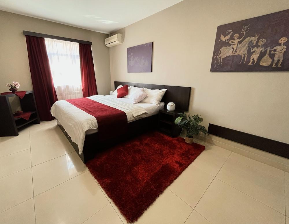 Hotel Meg Yerevan Exterior photo