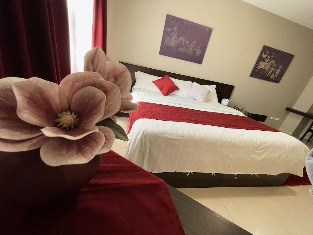 Hotel Meg Yerevan Exterior photo